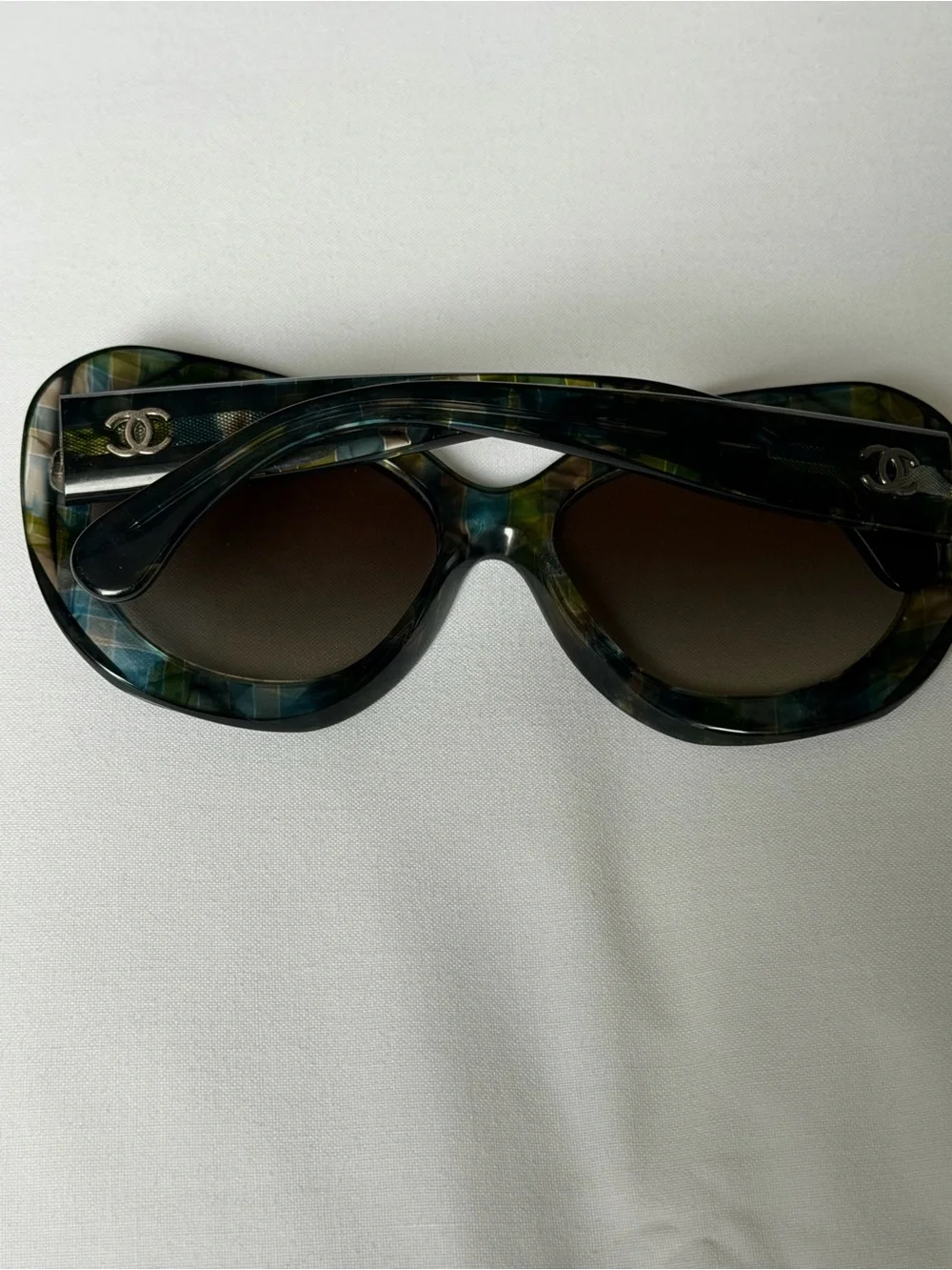 Women’s Oversized Green Patterned Sunglasses with hard case